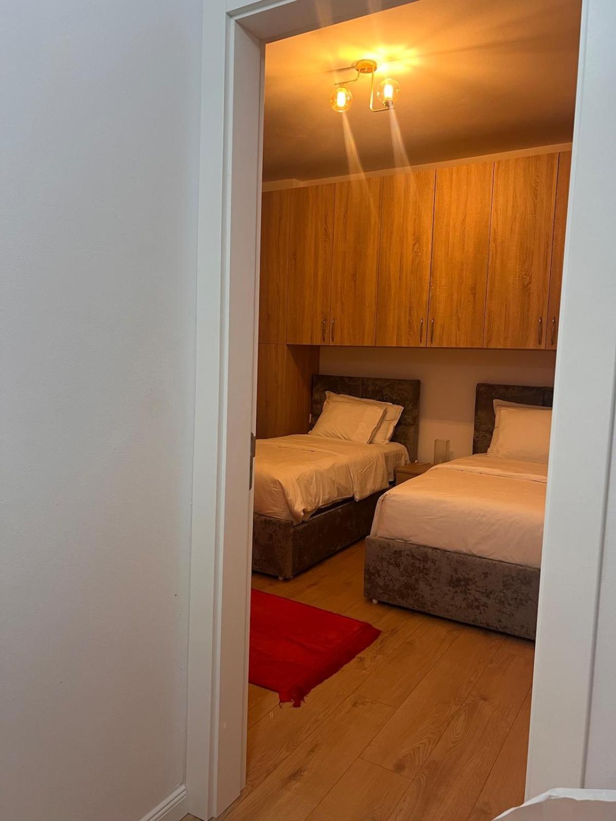 Rams 2 Apartamento Tirana